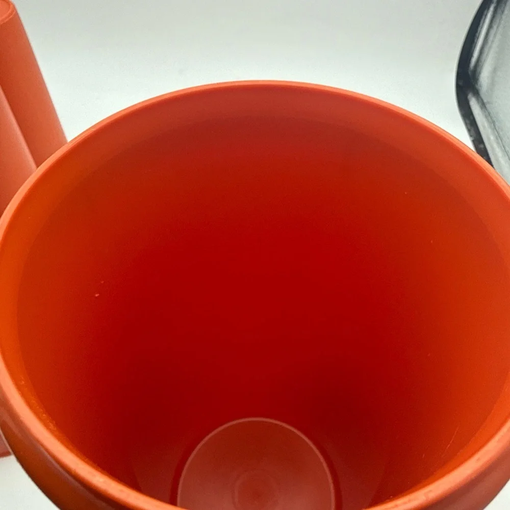 VTG Tupperware Harvest Orange Beverage Container And 5 stackable Tumblers Cups